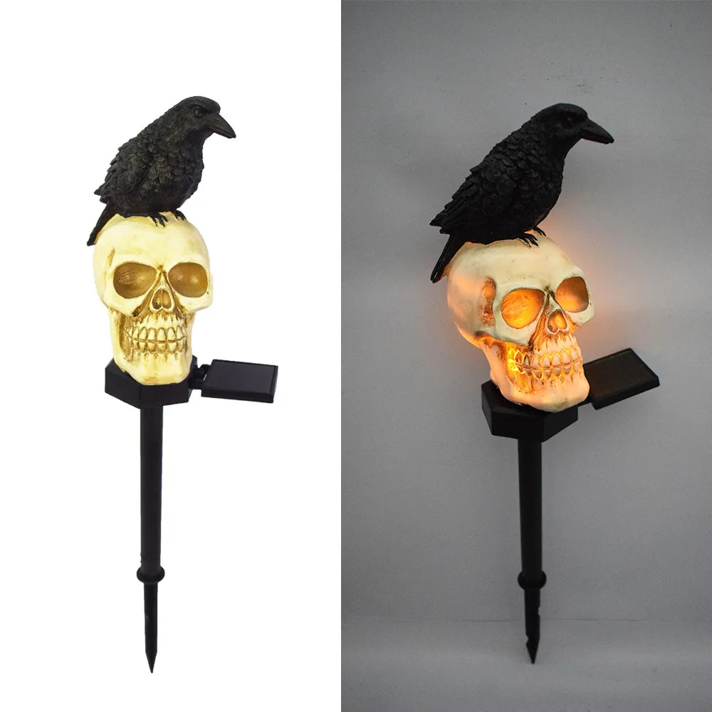 Solar Skull with Crow – Spooky Halloween Decoration that Lights Up Automatically at Night